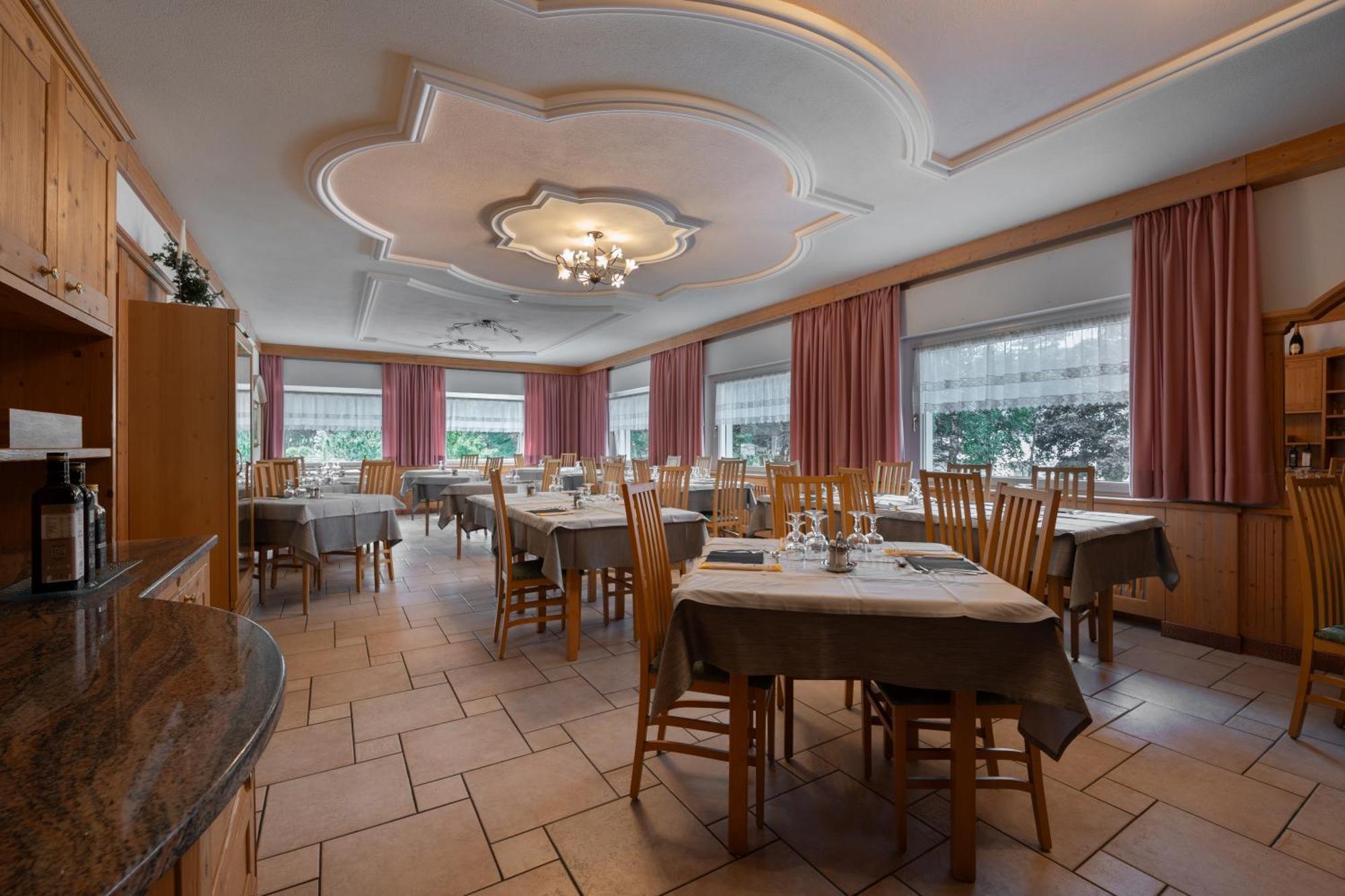 Hotel Mary Pozza di Fassa Esterno foto